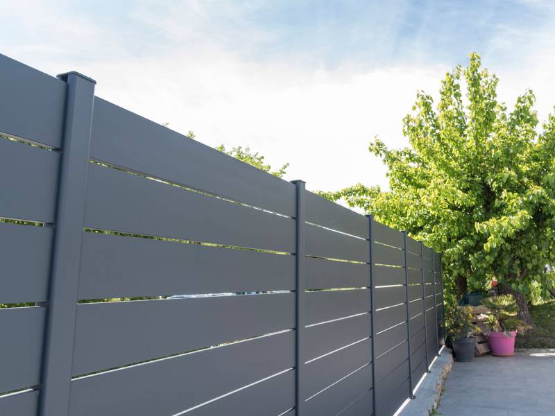 devis pose sur mesure cloture en alu six fours 83