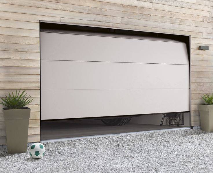 pose d'une porte de garage basculante haut de gamme sur mesure 83