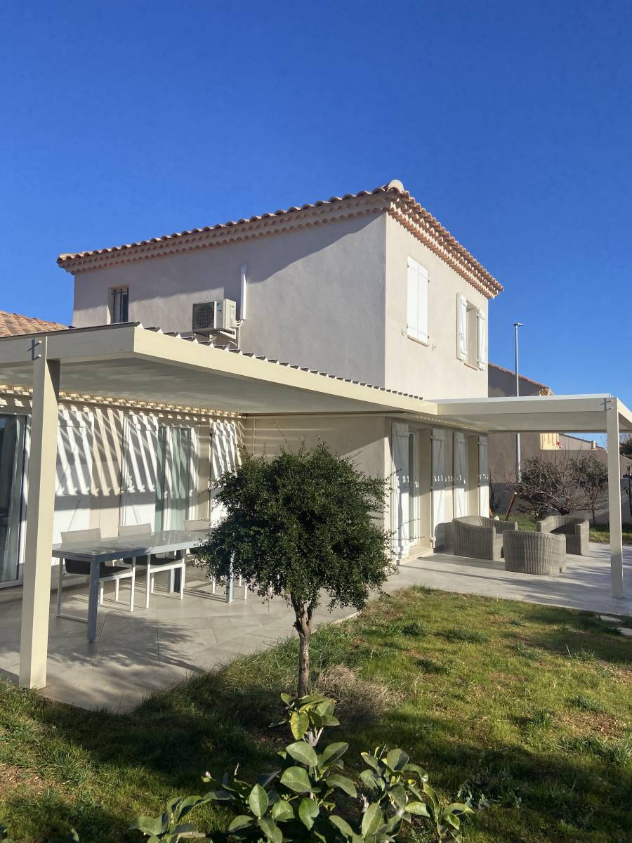Installation de pergolas bioclimatiques en aluminium sur-mesure à Six-Fours-les-Plages 83