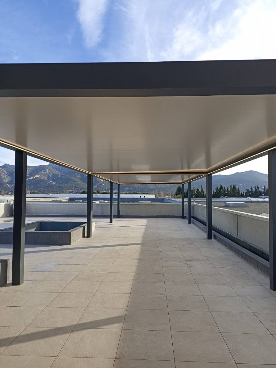 Installation de carports en aluminium pour une ou deux voitures à Saint-Cyr-sur-Mer 83270