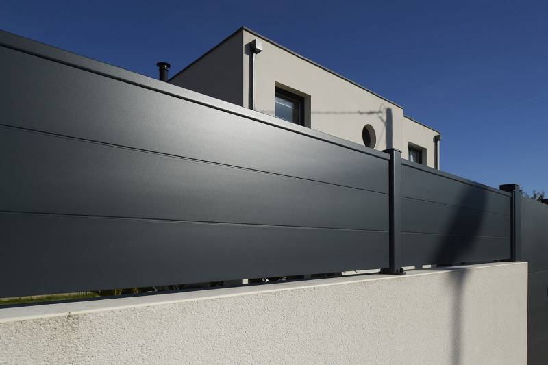 pose clôture pleine devis gratuit haut de gamme 83